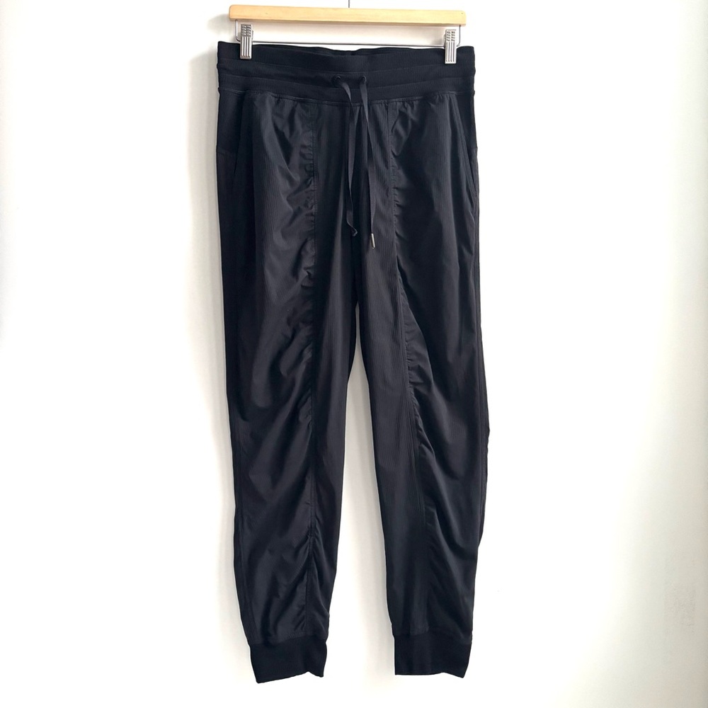 Lululemon Dance Studio Jogger Pants Mid Rise
Black Size 8